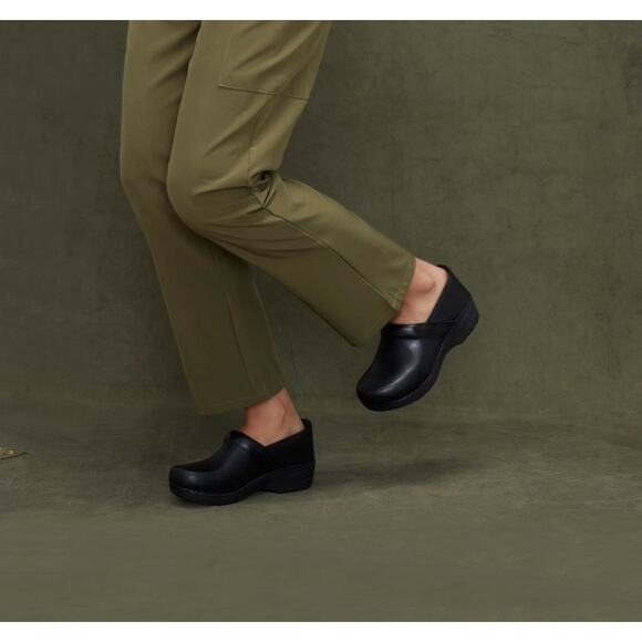 Dansko XP Shoes Womens 39 Black Professional Clogs Leather Work Comfort Low - Picture 1 of 14